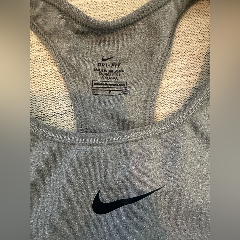 (4) Nike sports bras - Picture 10 of 14